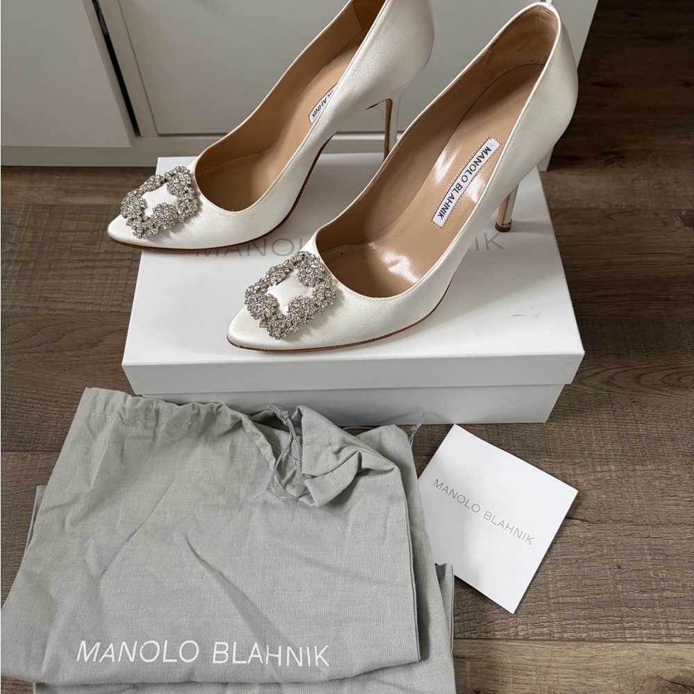 Manolo Blahnik - Picture 3 of 10